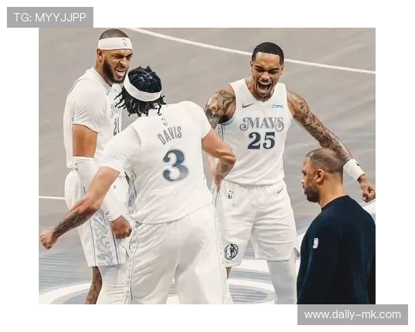 格林独行侠防守端发力,团队协作筑起坚固防线 格林独行侠防守端发力,团队协作筑起坚固防线